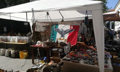 Bandiera di Salò al mercatino di Chiavari, esplode la polemica