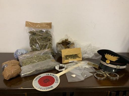 Hashish, arrestati due giovani: avevano allestito un laboratorio in un garage a Lavagna