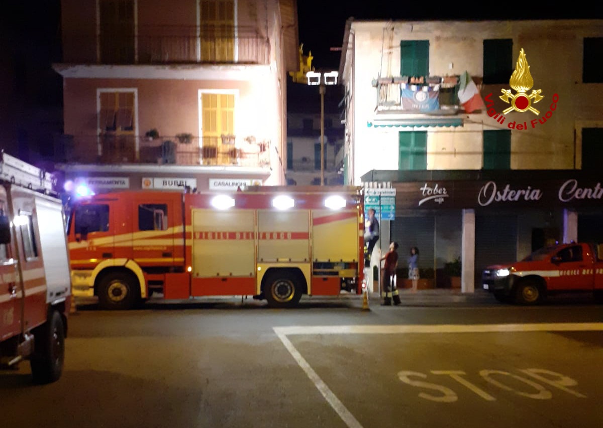 Scantinato in fiamme a Gattorna