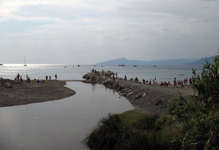 Sestri Levante, divieto di balneazione alla foce del torrente Gromolo