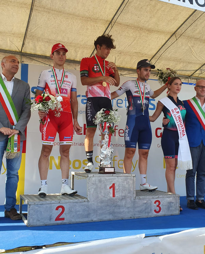 Il team Cinelli con Rotondi sul podio del “Cuoio e delle Pelli”