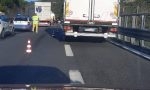 Camion perde carico di lavoro in A12