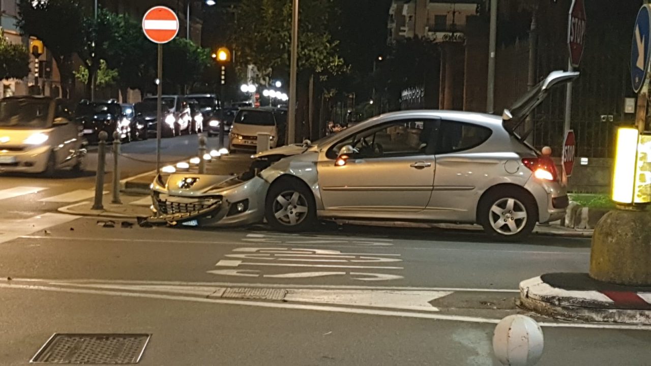 Chiavari, incidente nella serata tra Viale Tappani e Corso Millo