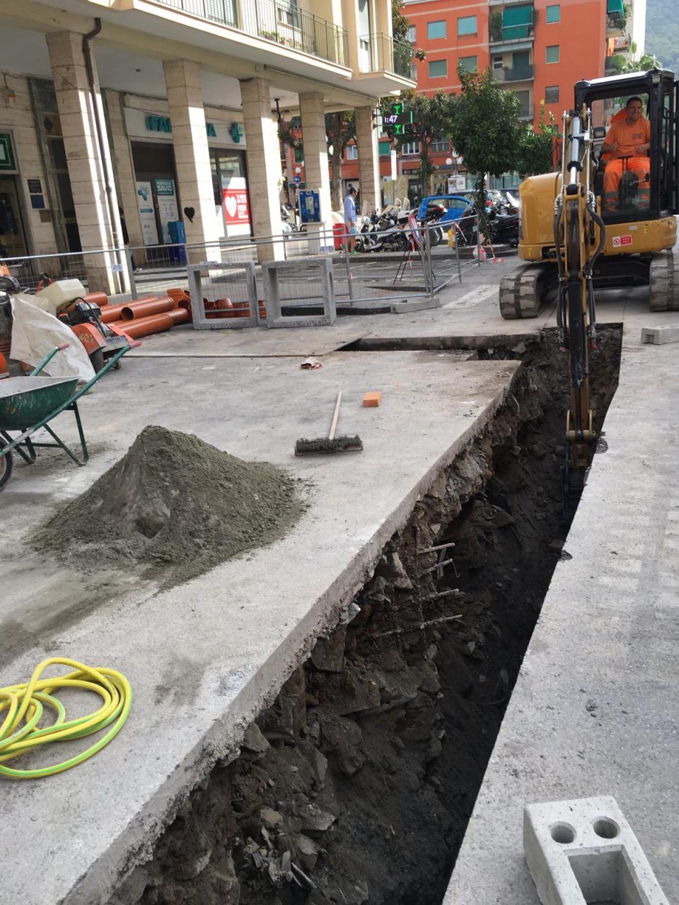 Lavori sulla rete fognaria in centro a Recco
