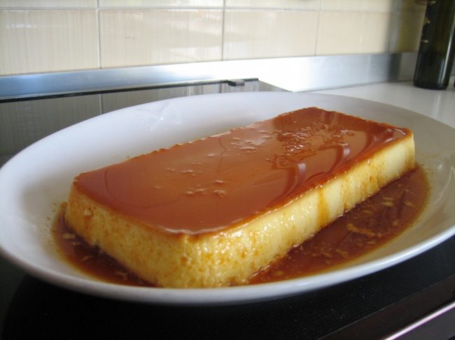 Odore acre e gusto amaro: ritirati dal mercato lotti di panna cotta