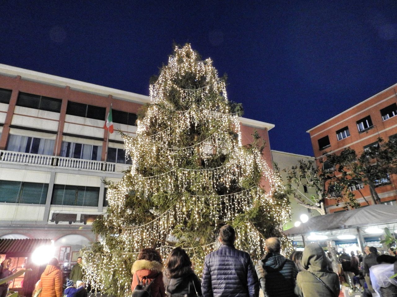 Recco inaugura oggi le festività natalizie