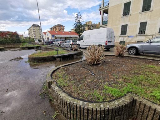 Lavagna, lavori di pulizia in piazza Adriano V