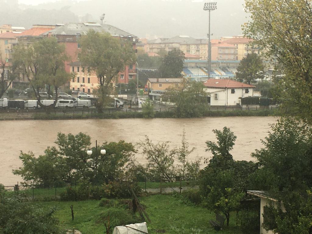 Chiavari, Entella in piena, chiusa via Preli