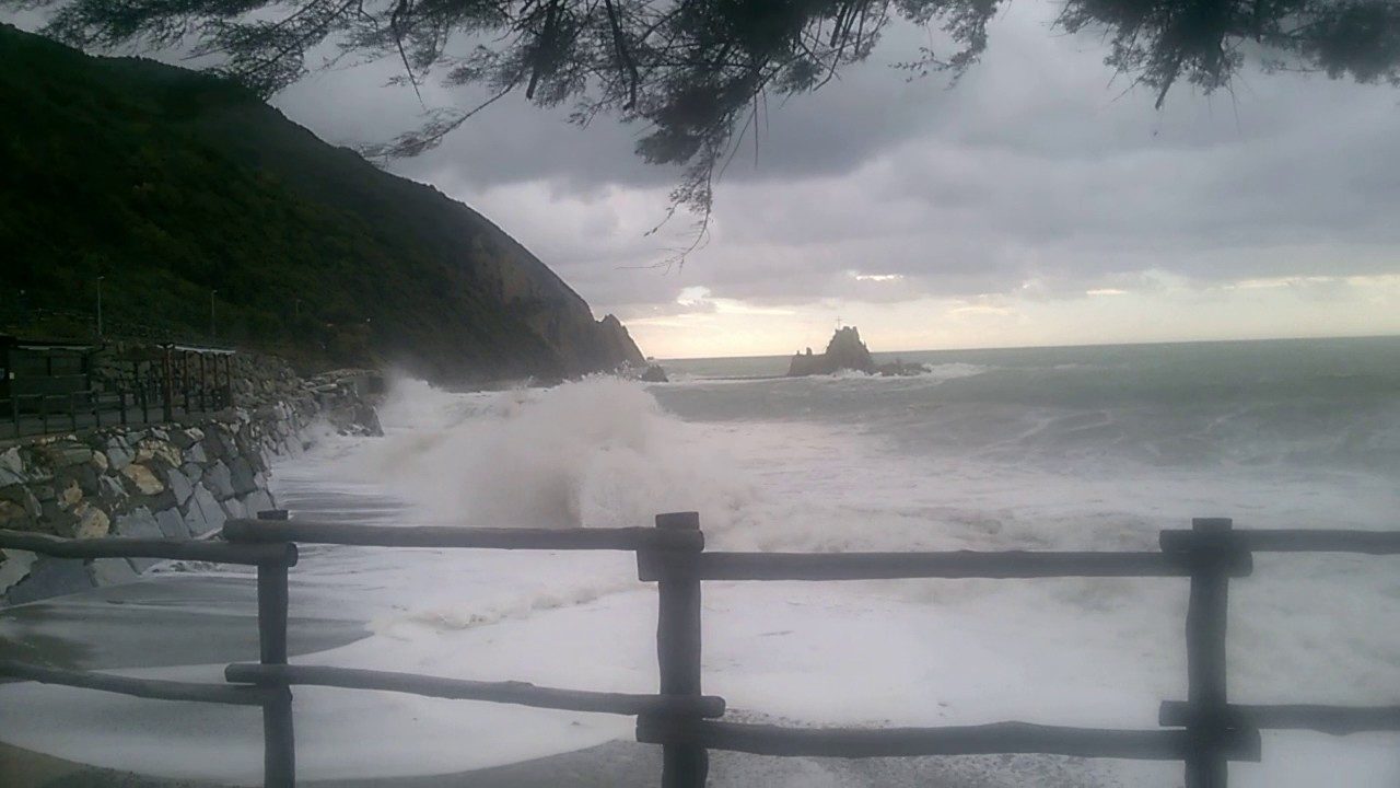Sestri, il mare colpisce nuovamente a Renà