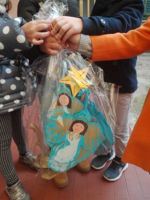 Bimbi e anziani uniti nelle feste