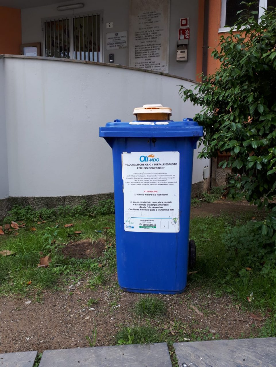 I bidoni per l’olio vegetale arrivano a scuola