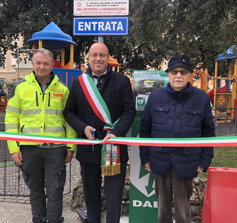 Chiavari, inaugurato il dodicesimo defibrillatore cittadino in piazza Torriglia
