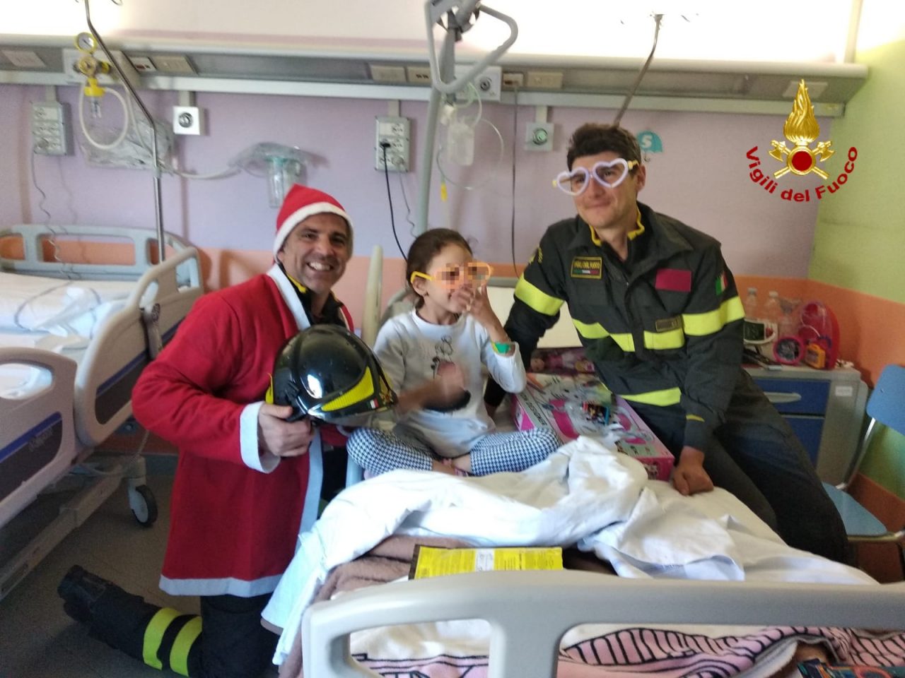 I Vigili del Fuoco in visita ai bambini ricoverati a Lavagna