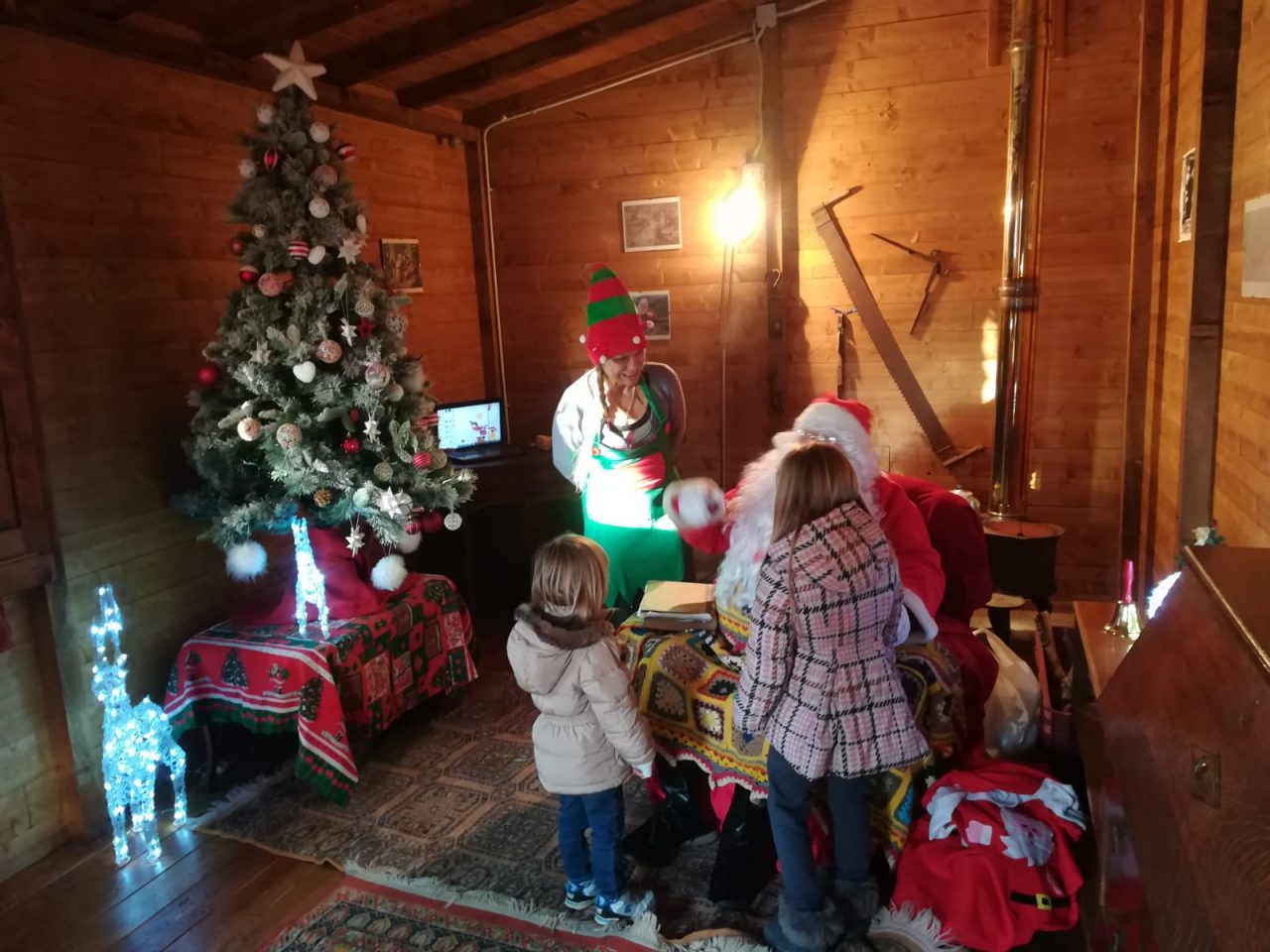 Apre i battenti la Casa di Avegno di Babbo Natale