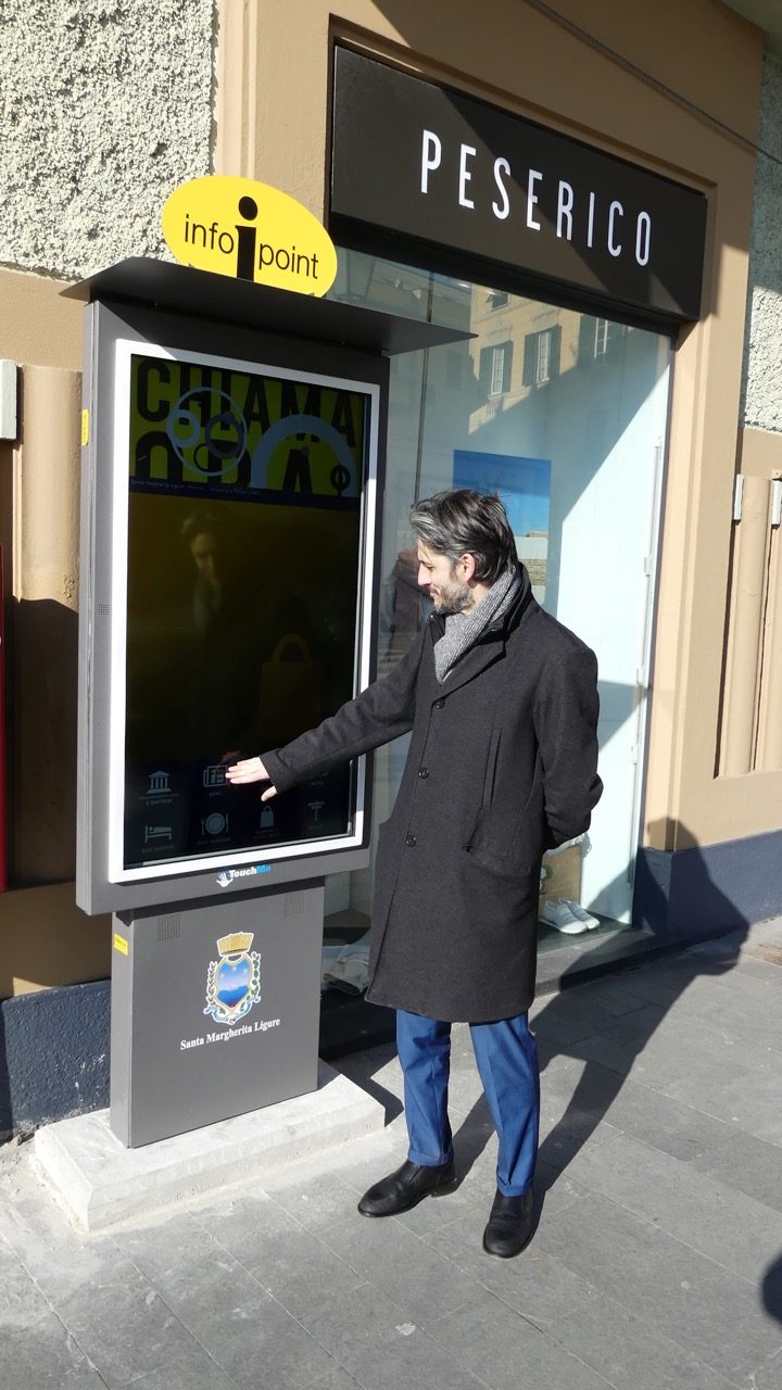 Santa Margherita, individuato il responsabile dei totem a luci rosse