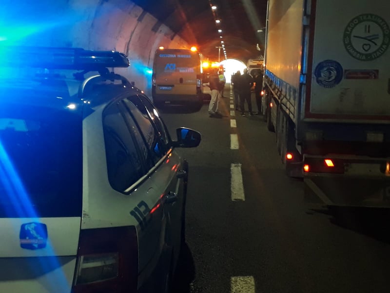 Incidente in A12, c’è un morto