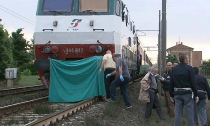 Sbaglia tratta, attraversa i binari: 26enne genovese ucciso dal treno
