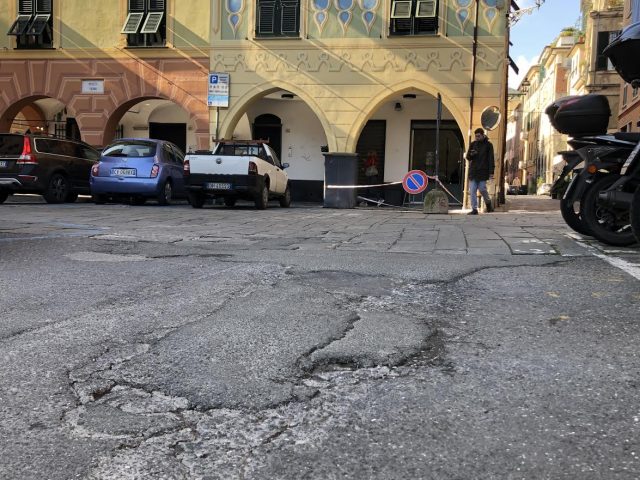 Pavimentazione nuova in piazza Verdi e via Costaguta