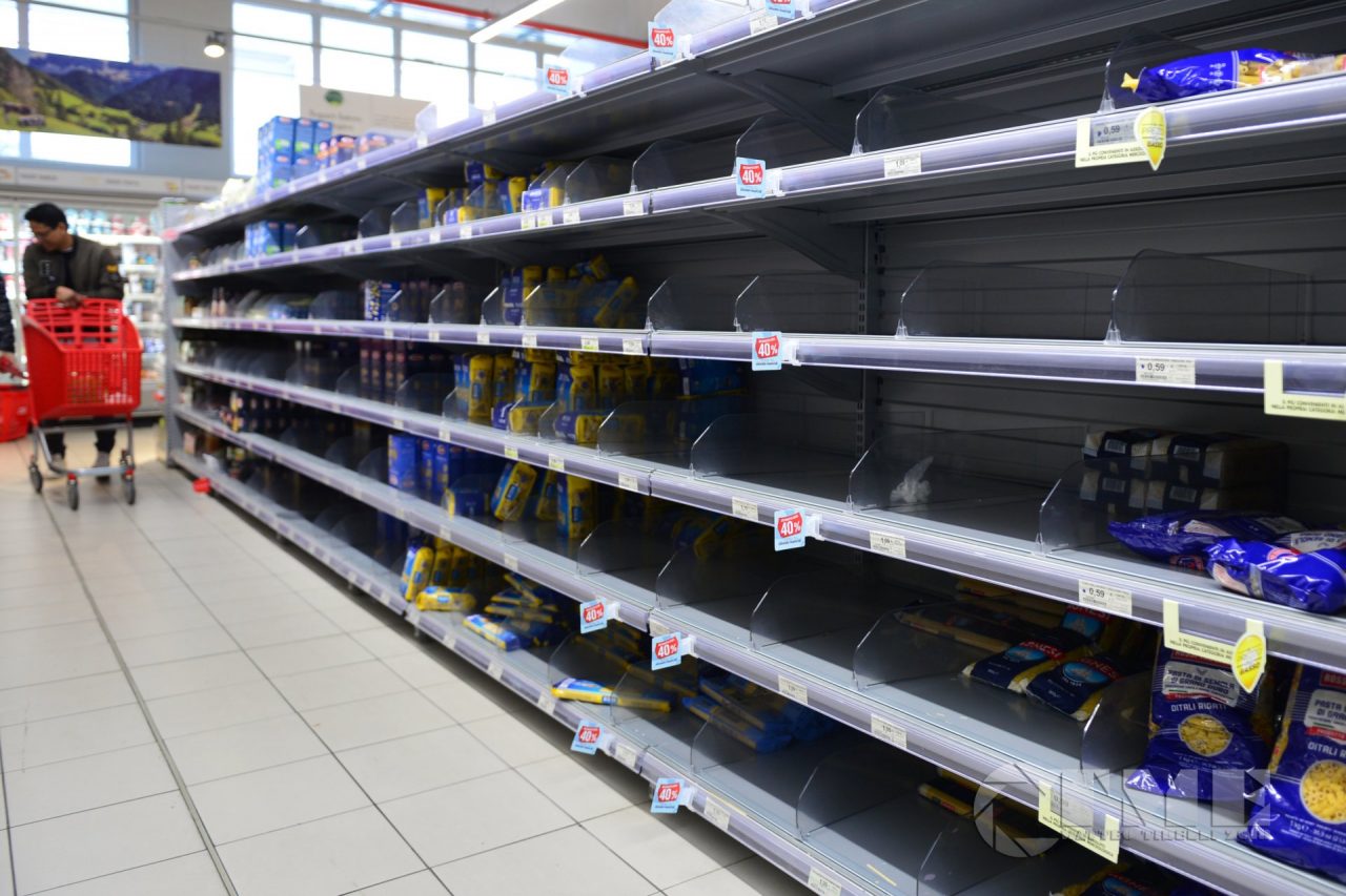 Otto persone monitorate a Rapallo: supermercati presi d’assalto