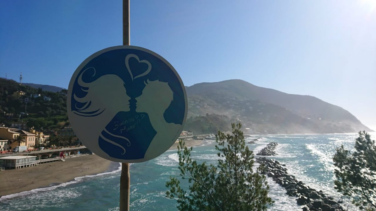Moneglia celebra San Valentino con un originale pannello