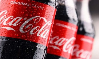 Cocci di vetro nella Coca Cola ritirata dal mercato