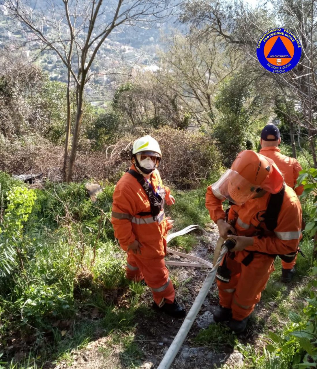 Incendio boschivo sulle alture di Camogli
