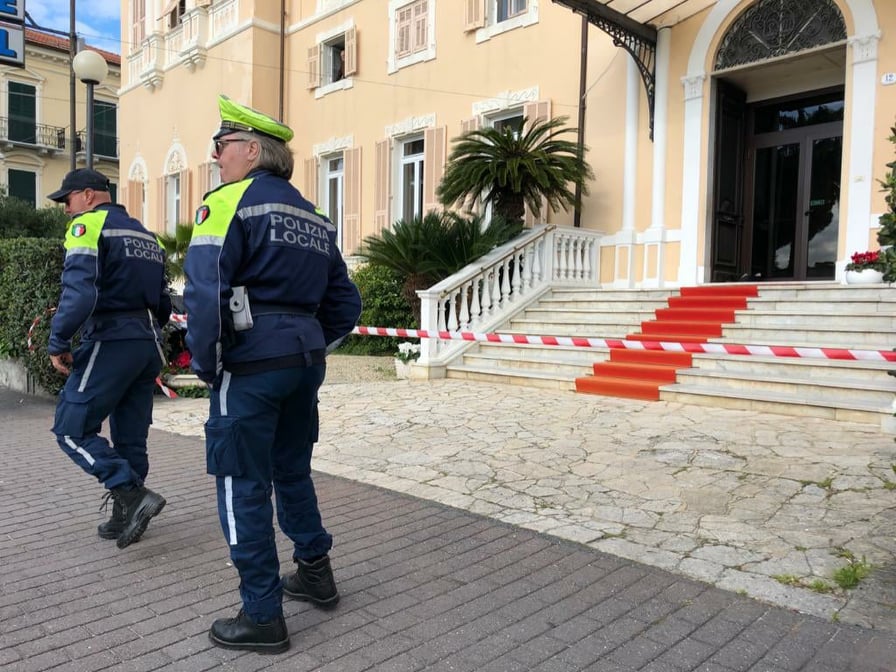Coronavirus, 81enne positivo hotel Paradiso di Diano Marina in quarantena