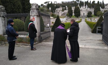 Di Capua e Tanasini in preghiera nel cimitero di Chiavari