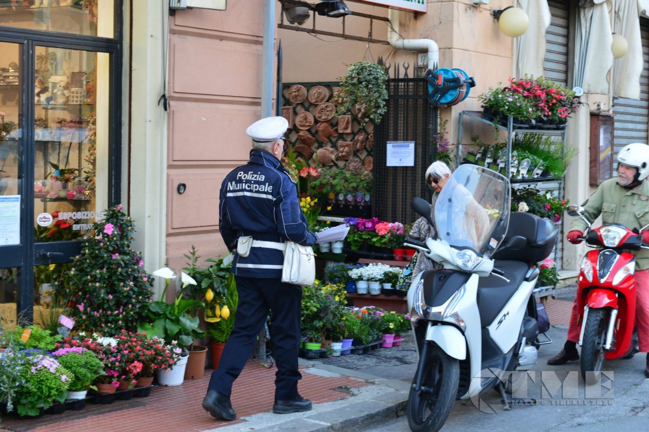 In giro senza mascherina, giro di vite sulle multe a Rapallo