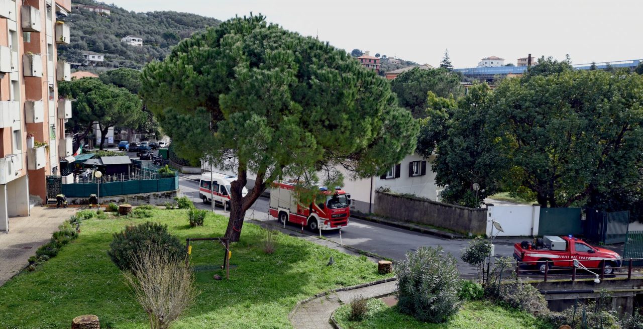Incendio di una canna fumaria, intervento del vigili del fuoco
