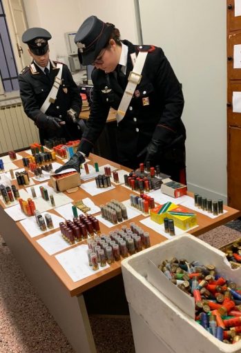 I Carabinieri sequestrano armi e munizioni da caccia