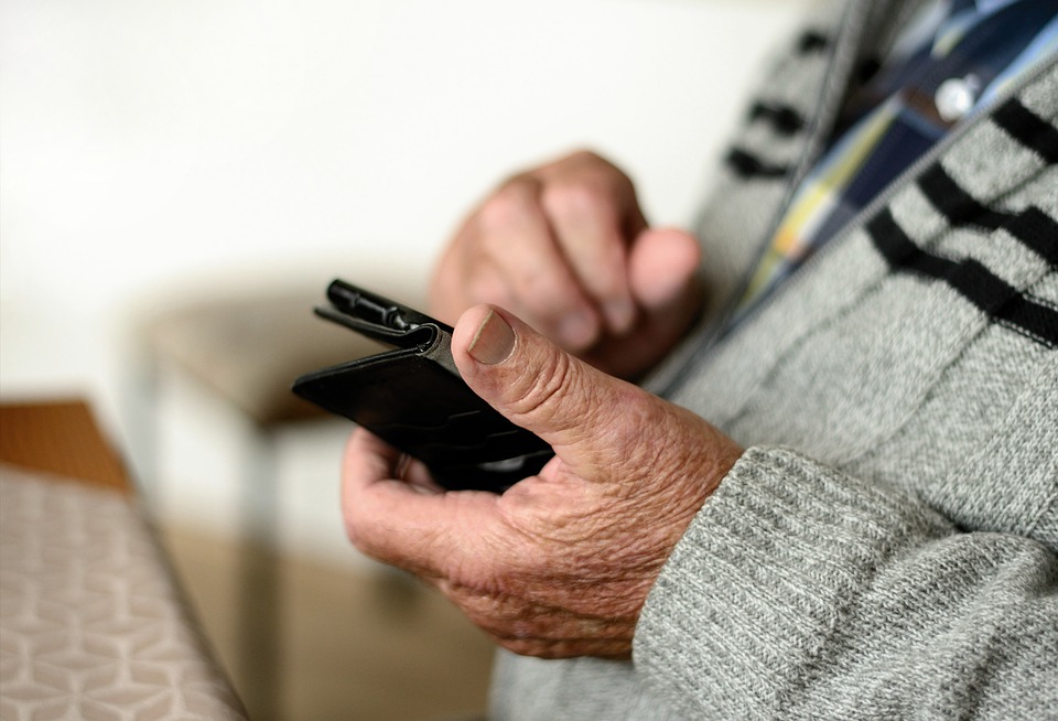 Solitudine da quarantena, anche a Cogorno un servizio telefonico per tenervi compagnia