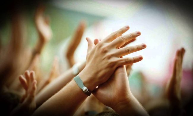 Flash mob alle 12: un applauso lungo tutto lo Stivale per ringraziare medici e infermieri