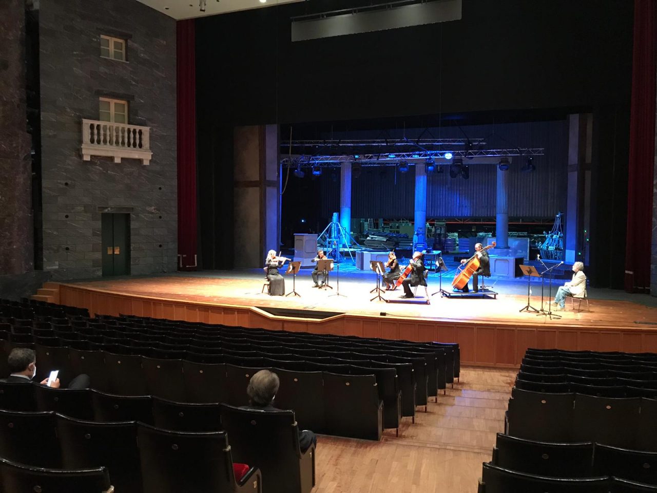 Genova festeggia la Liberazione nel primo teatro a riaprire – Il video del concerto