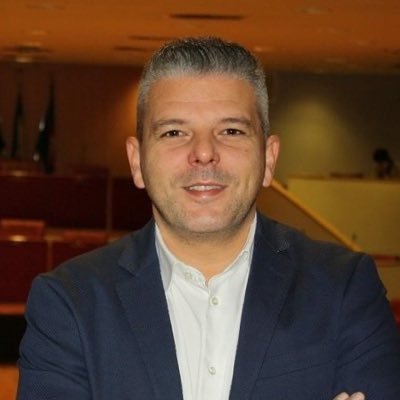 Dietrofront di Toti su parrucchieri ed estetiste, Tosi: «Anche noi abbiamo il nostro Trump»