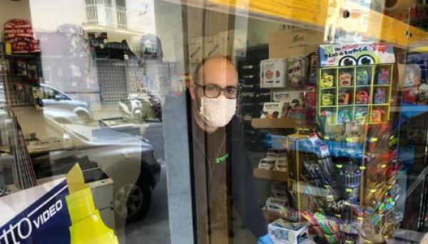 Anche la cartoleria di Andrea Porfido riapre i battenti e torna alla normalità