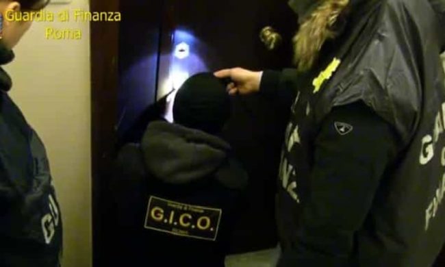 Mascherine, primo arresto per turbativa d’asta in appalto Consip da 15,8 milioni