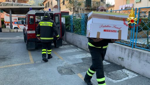 Rapallo, anche i vigili del fuoco partecipano alla raccolta alimentare