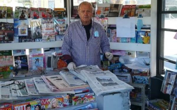 Nell’edicola di Renzo Lagomarsino: “giornalaio” ma soprattutto unica memoria storica del paese