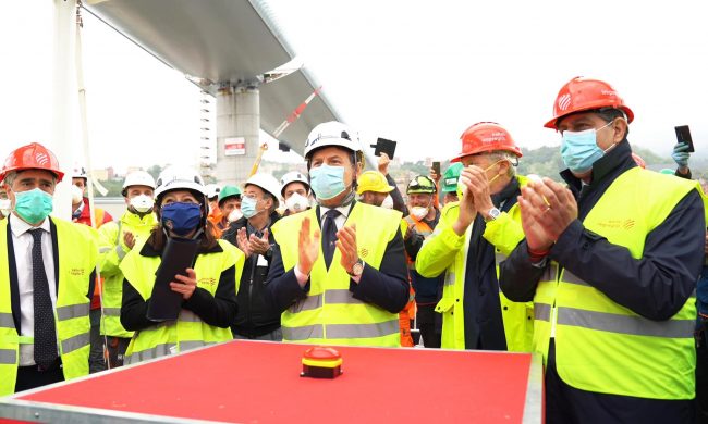 Negozi aperti nel nuovo decreto Conte, ecco quali attività riapriranno martedì