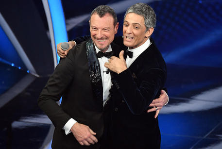 Sanremo 2021 questa sera si parte ecco i cantanti che si esibiranno