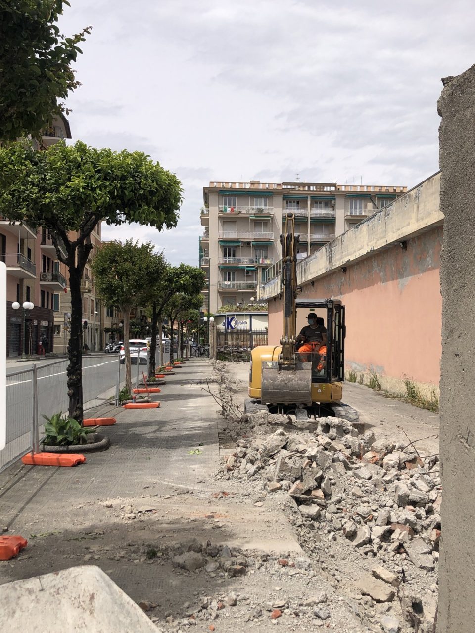 Demolito il muro di corso De Michiel
