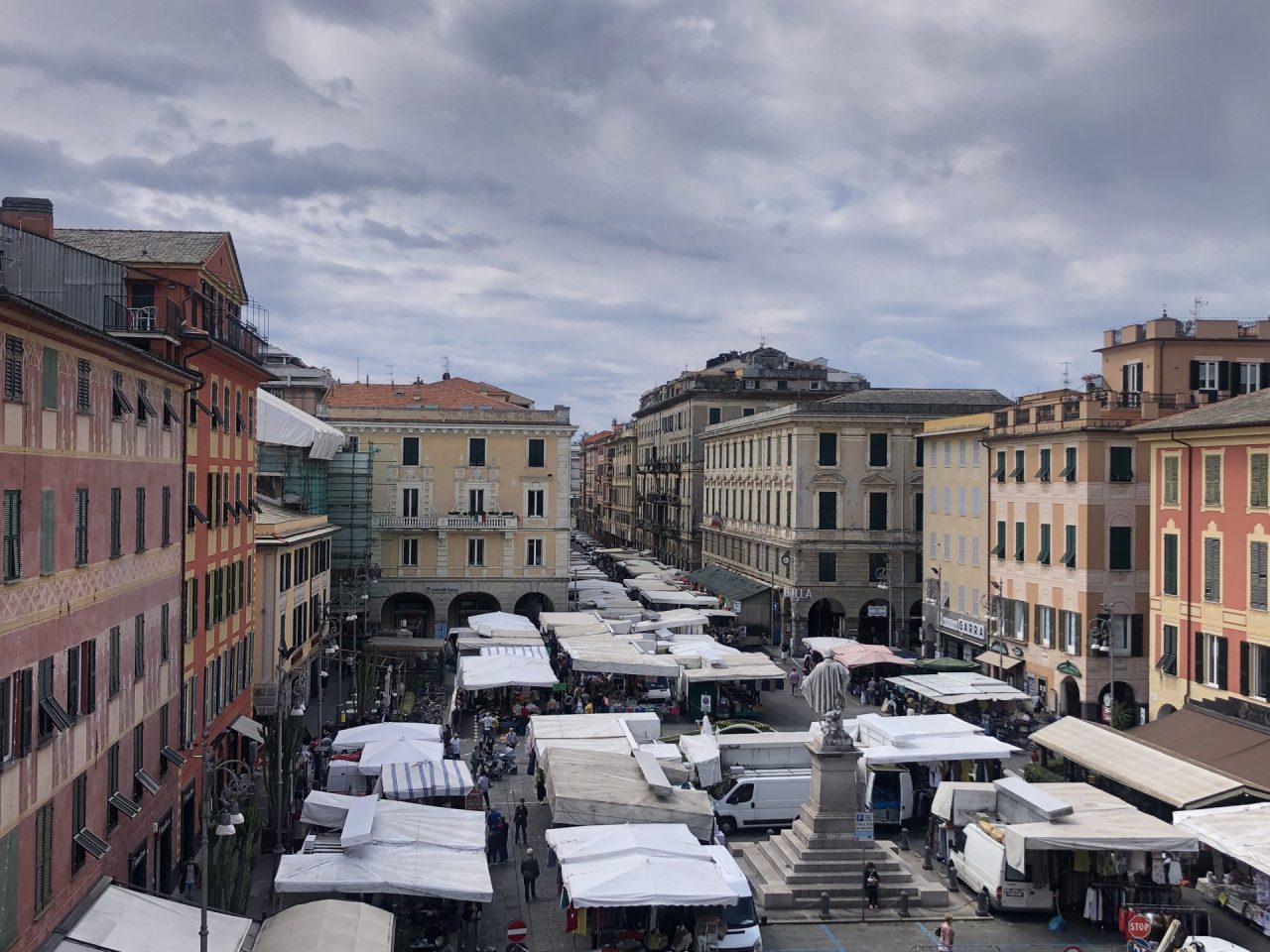 Mercato del venerdì: ripartenza in una nuova sede