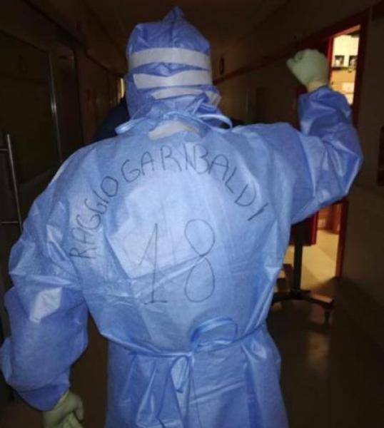 Paolo Varani in corsia d’ospedale con la maglia di Raggio Garibaldi