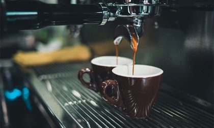 Toti: "Contagi in calo, sì al caffè al banco"