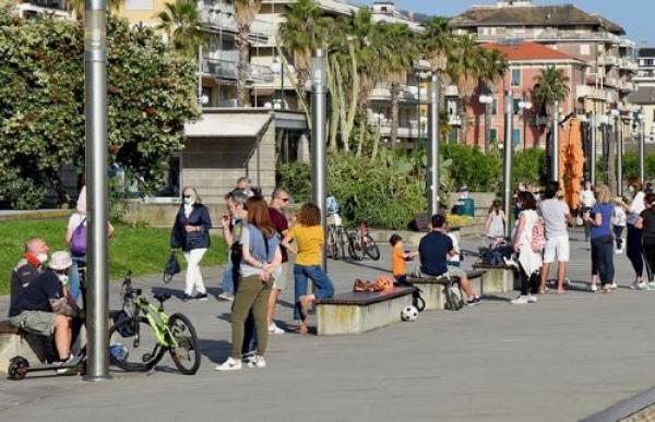 No alle bancarelle in passeggiata a Chiavari, intervengono Orecchia e Giardini