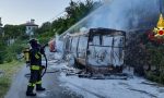Dodici passeggeri in salvo dall'autobus in fiamme