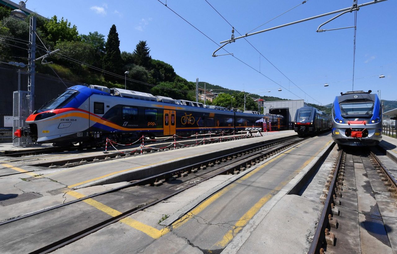 Treni, un nuovo regionale sulla tratta ligure e pronta la app per sapere i posti disponibili