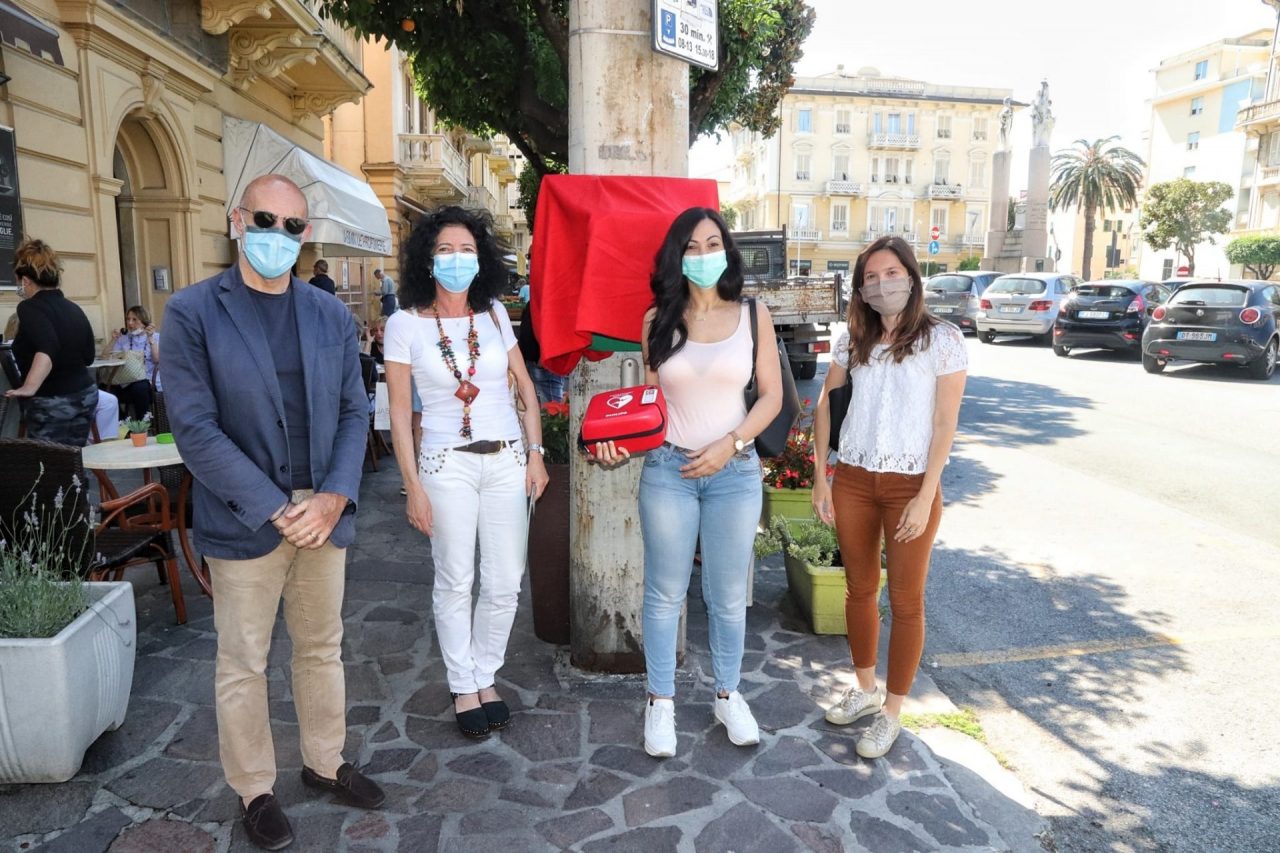 Inaugurato il primo defibrillatore cittadino a Lavagna