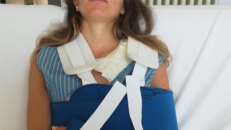 Fidanzatini travolti da un’auto pirata a Sestri. La denuncia della mamma della 17enne